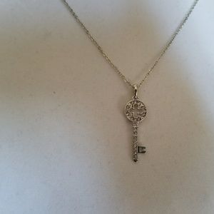 Brand new 18" nacklas,key pendant,silver color